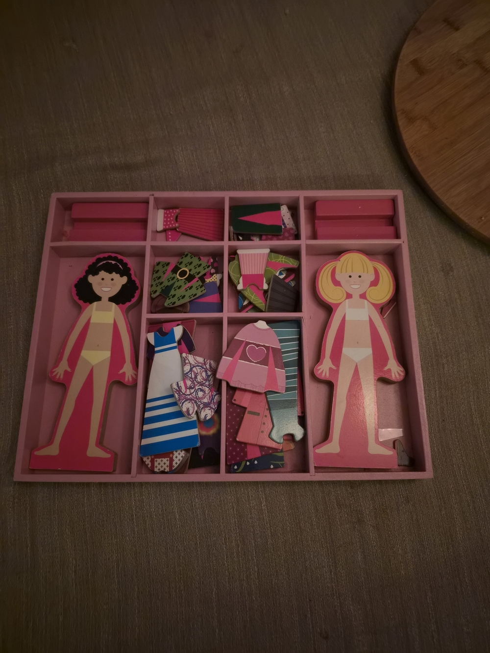 Melissa And Doug - Emma And Abby Magnetic Deluxe Dress-Up Doll Set